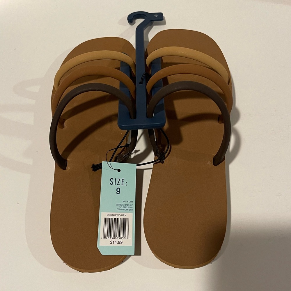 NWT Women’s DSG Slides, Size 9